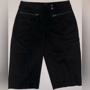 White House Black‎ Market women black zipper pocket 12” Bermuda Shorts size 00